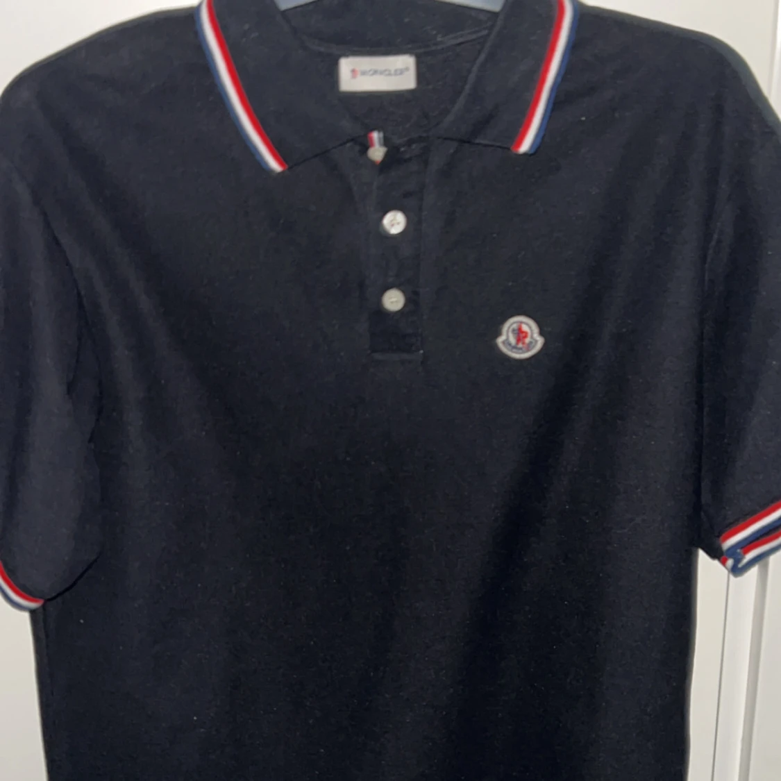 Svart pikétröja från Moncler - 1