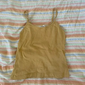 Gul linnetopp  - Storlek 38-40 