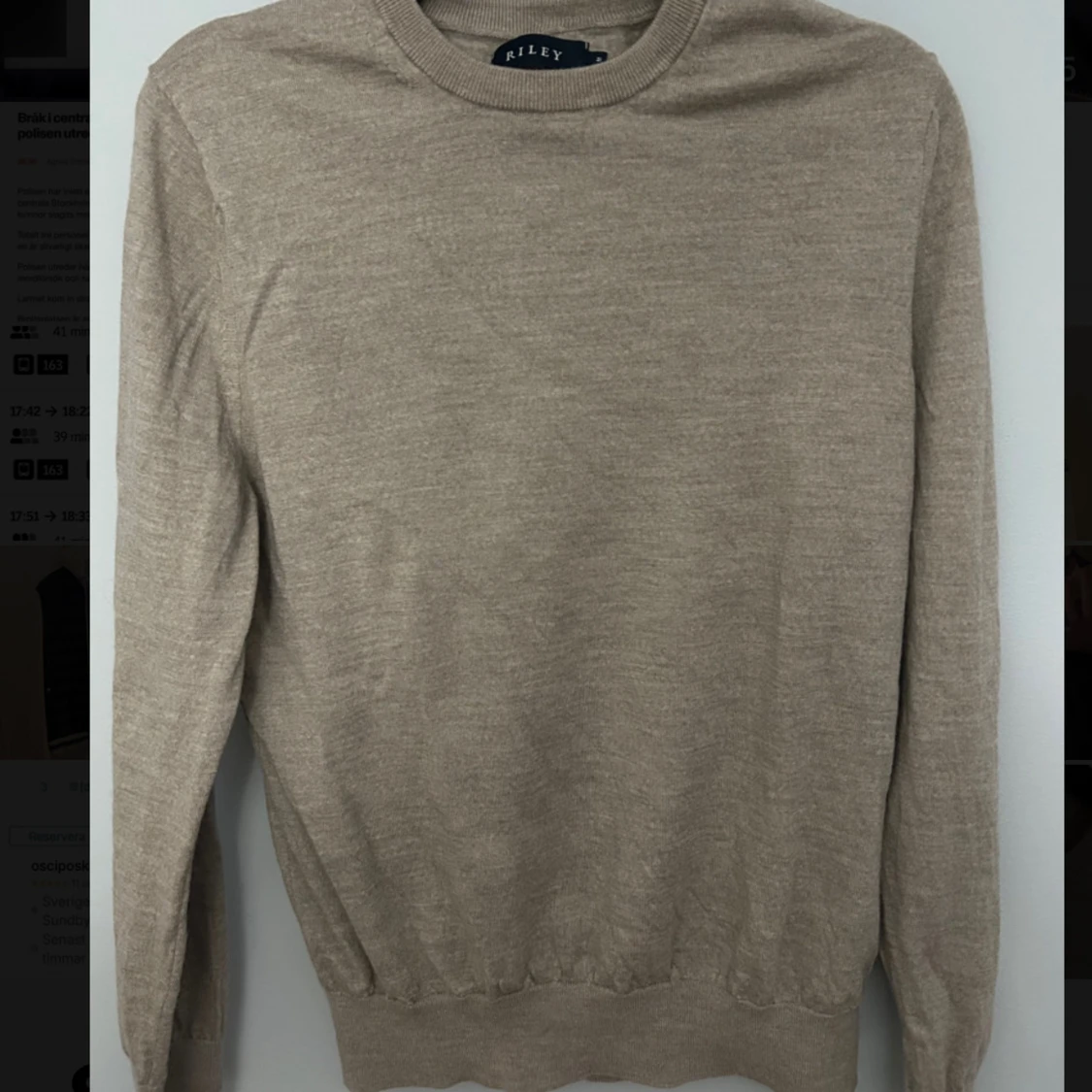 Beige stickad tröja från Riley