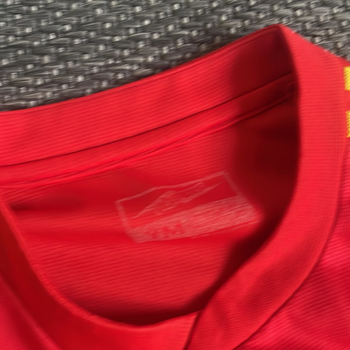 Spansk fotbollströja med gult mönster - 2