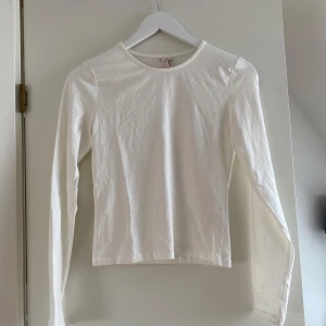 Långärmad tröja  - Aldrig använd 