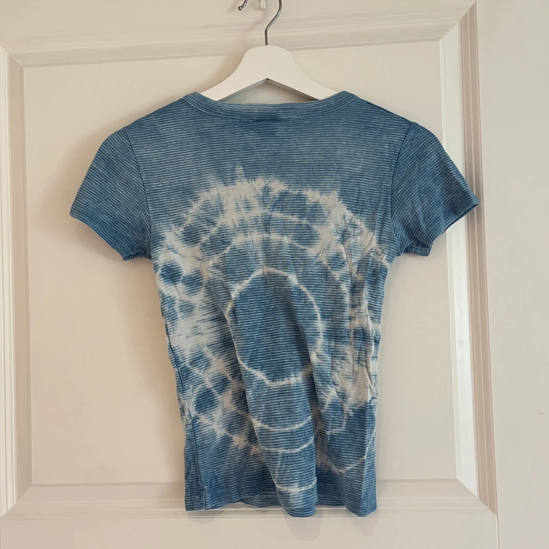 Blå tie-dye t-shirt - 1