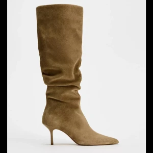 Söker zara boots i st 38!! - Hej om de är någon som har dom här skorna hemma och vill sälja, kontakta mig!! Har storlek 38