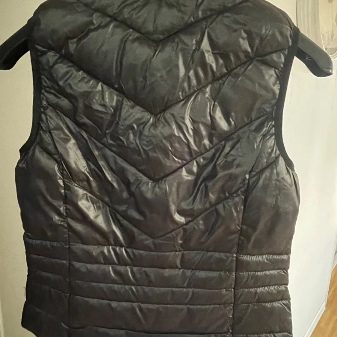 Svart dunväst från Vero Moda - 1