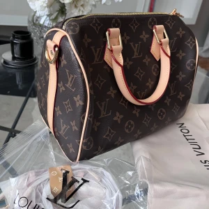 Louis Vuitton Speedy 25 - Ny och oanvänd speedy 25 med dustbag, extra axelband, lås och nyckel 💕