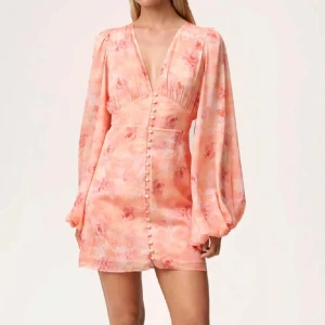 Adoore klänning  - Helt ny adoore klänning, prislapparna kvar. HELT SLUTSÅLD! 