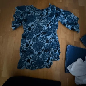 Klänningar - Storlekarna är mellan S-M, 60kr st eller 150kr för alla 3