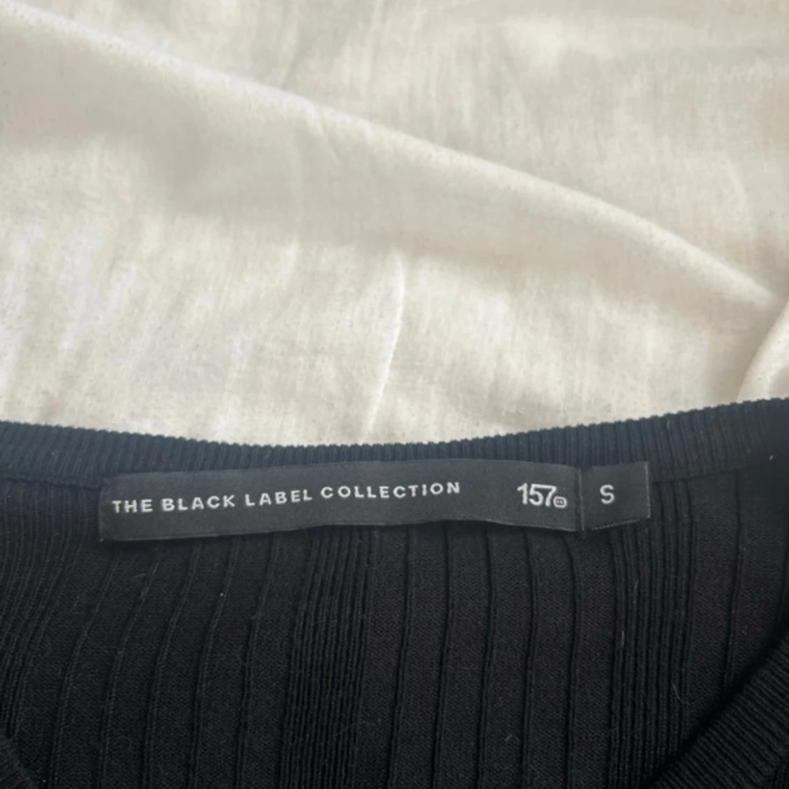 Svart ribbad tröja från The Black Label - 2