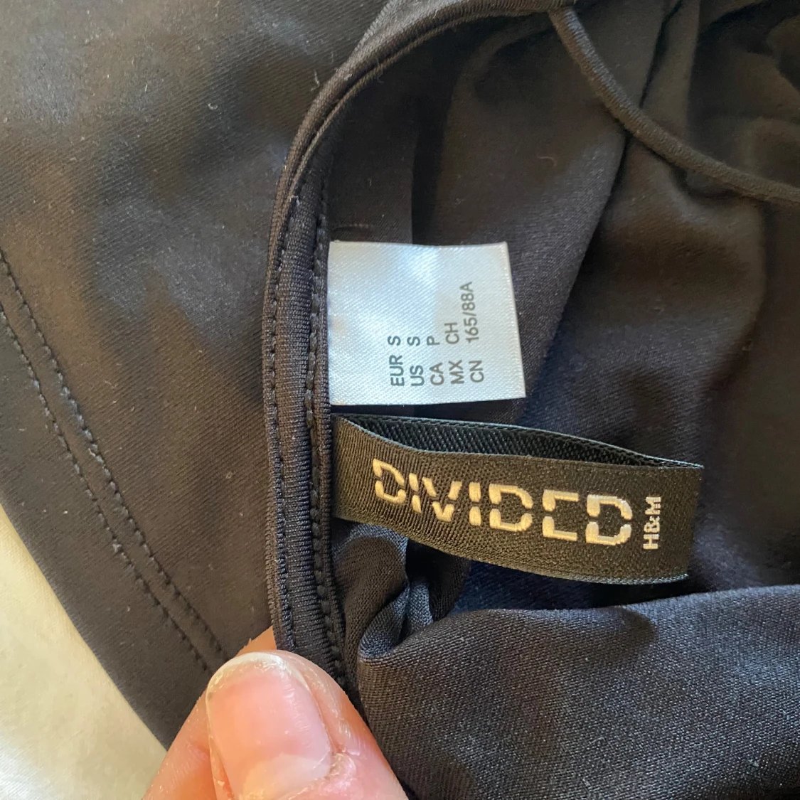 Svart kort klänning från H&M Divided - 2