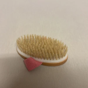 Skrubborste  - En skrubborste till kroppen som inte kommer till användning hos mig🌸