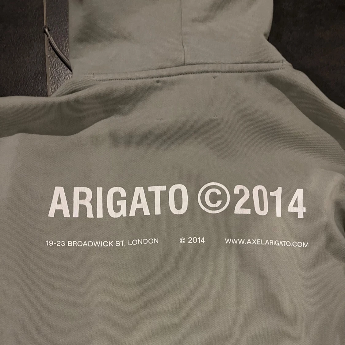 Grå hoodie från Axel Arigato - 92