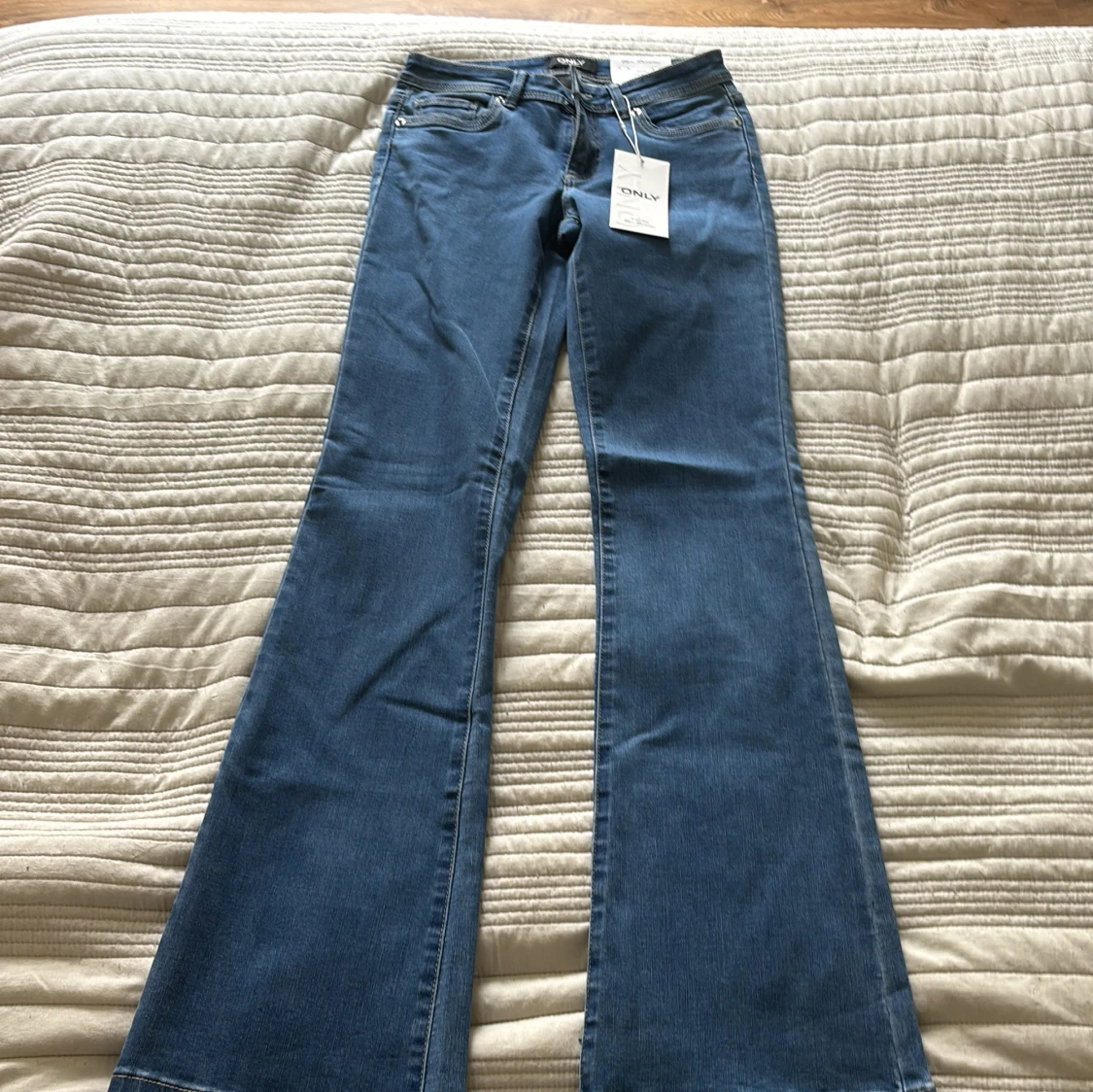 Blå bootcut jeans från ONLY, PRIS DIKUTERAS!!!