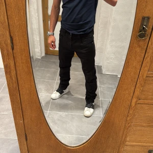 Replay jeans  - Ett par snygga jeans från Replay i storlek W30 L32 i modellen Anbbas 