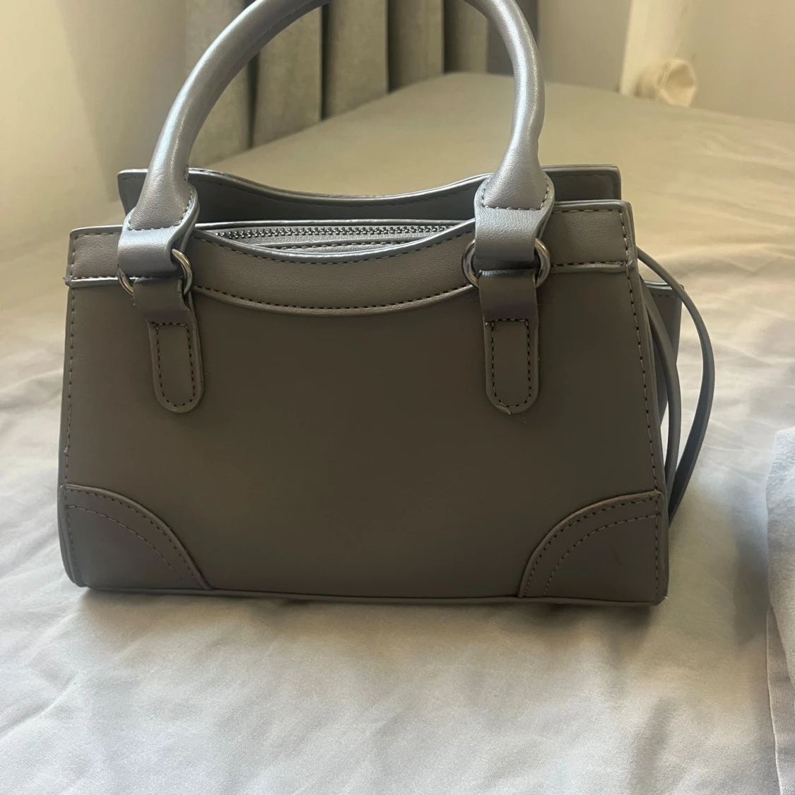 Grå väska  - 2
