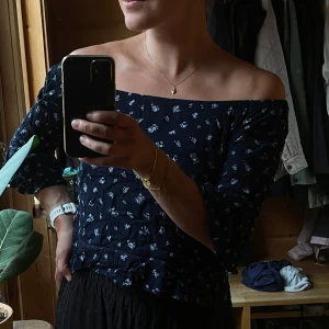 Offshoulder topp - Supersöt offshoulder topp 