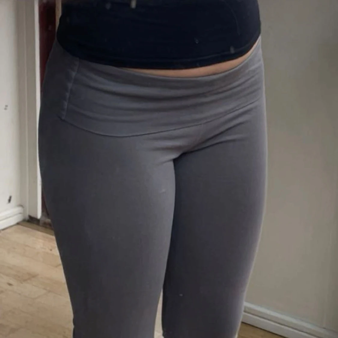 Grå low-waisted yogapants från Nelly - 1