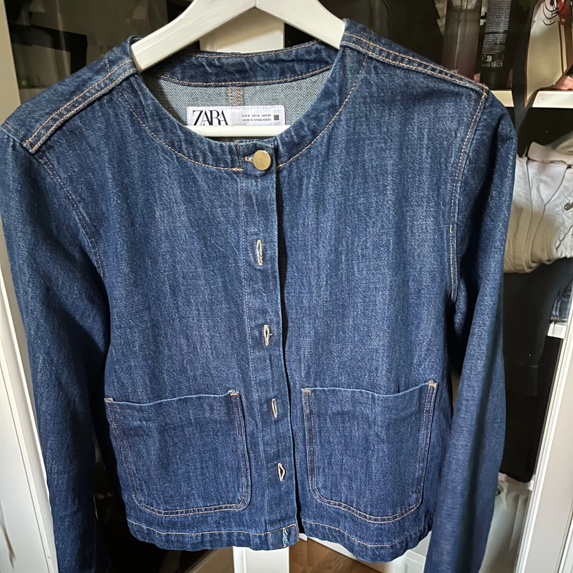 Jeansjacka från Zara med guldknappar - 1