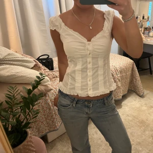 Vit Topp från Brandy🌼 - Väldigt fin topp som passar med allt🌼andvänd fåtal gånger