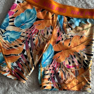 Nike Pro shorts 🧡 - Helt nya och oanvända, passar mig som har XS/S och jag är 163 cm lång!