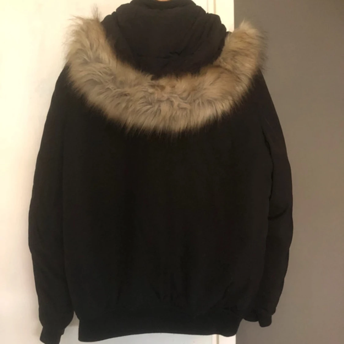 Svart vinterjacka från Tommy Jeans - 1