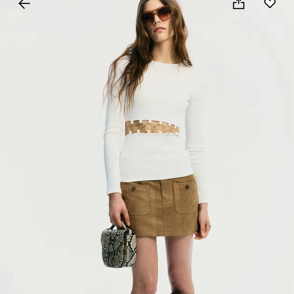 Vit långärmad topp med guld detaljer 