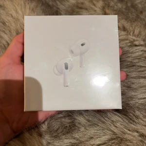 Ear pods 2 PRO - Säljer dessa pga jag redan fick ett par av jobbet. Först till kvarn! 😊 