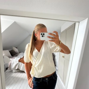 omlott topp - supersöt omlott topp köpt på sellpy som inte kommer till användning!!!👩‍❤️‍💋‍👩👩‍❤️‍💋‍👩👩‍❤️‍💋‍👩👩‍❤️‍💋‍👩