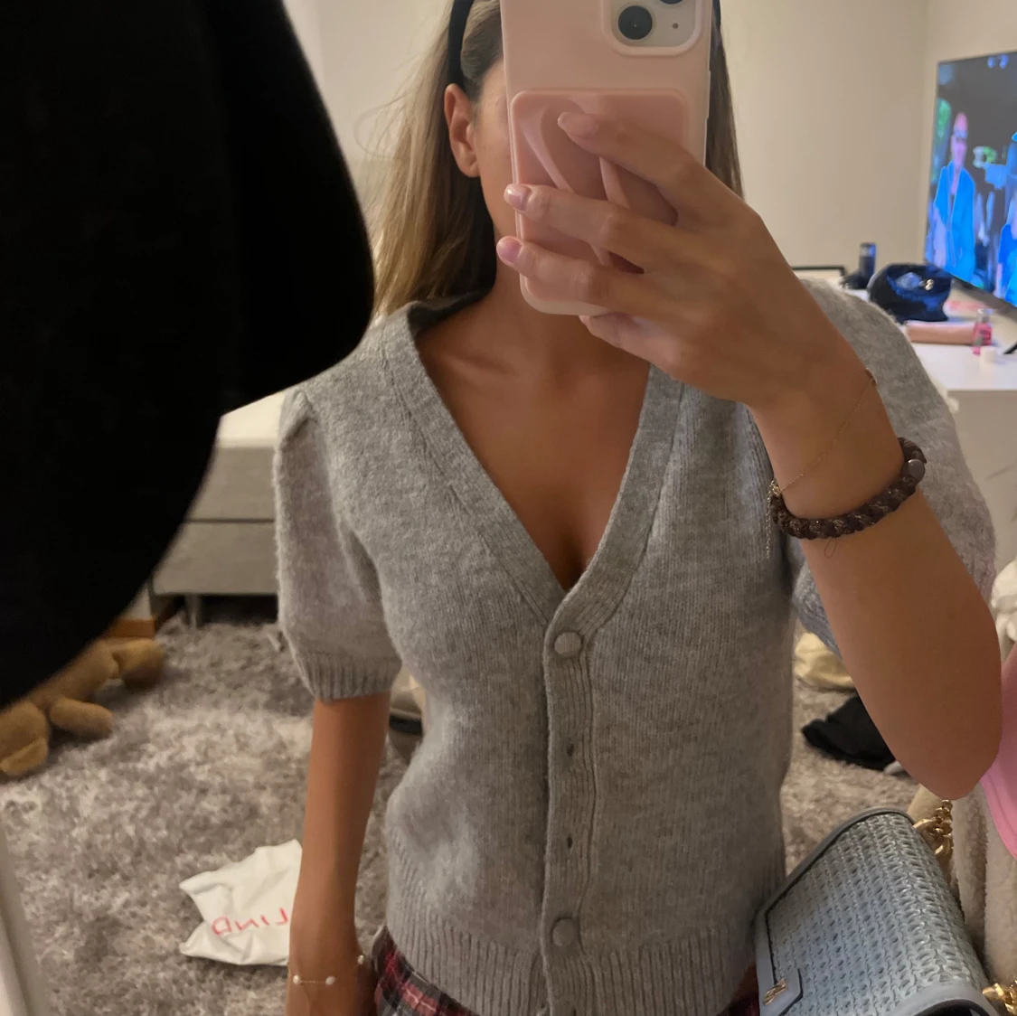 Grå stickad kofta med kort ärm