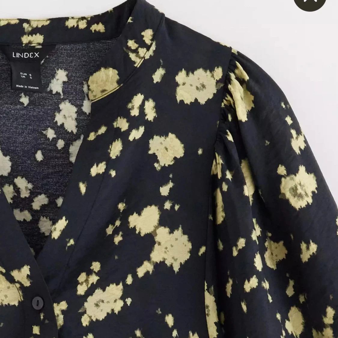 Svart blommig blus från Lindex - 3