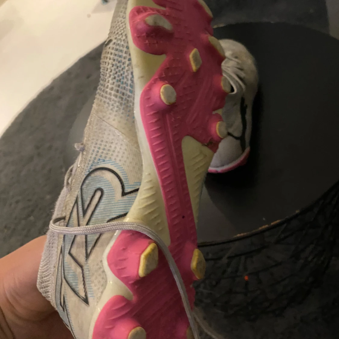 Puma vita fotbollsskor med snörning - 2