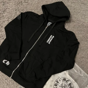 CHROME HEARTS HOODIE  - hej säljer denna chrome hearts hoodie, riktigt bra kvalite, och alla tags/lappar hänger kvar! 