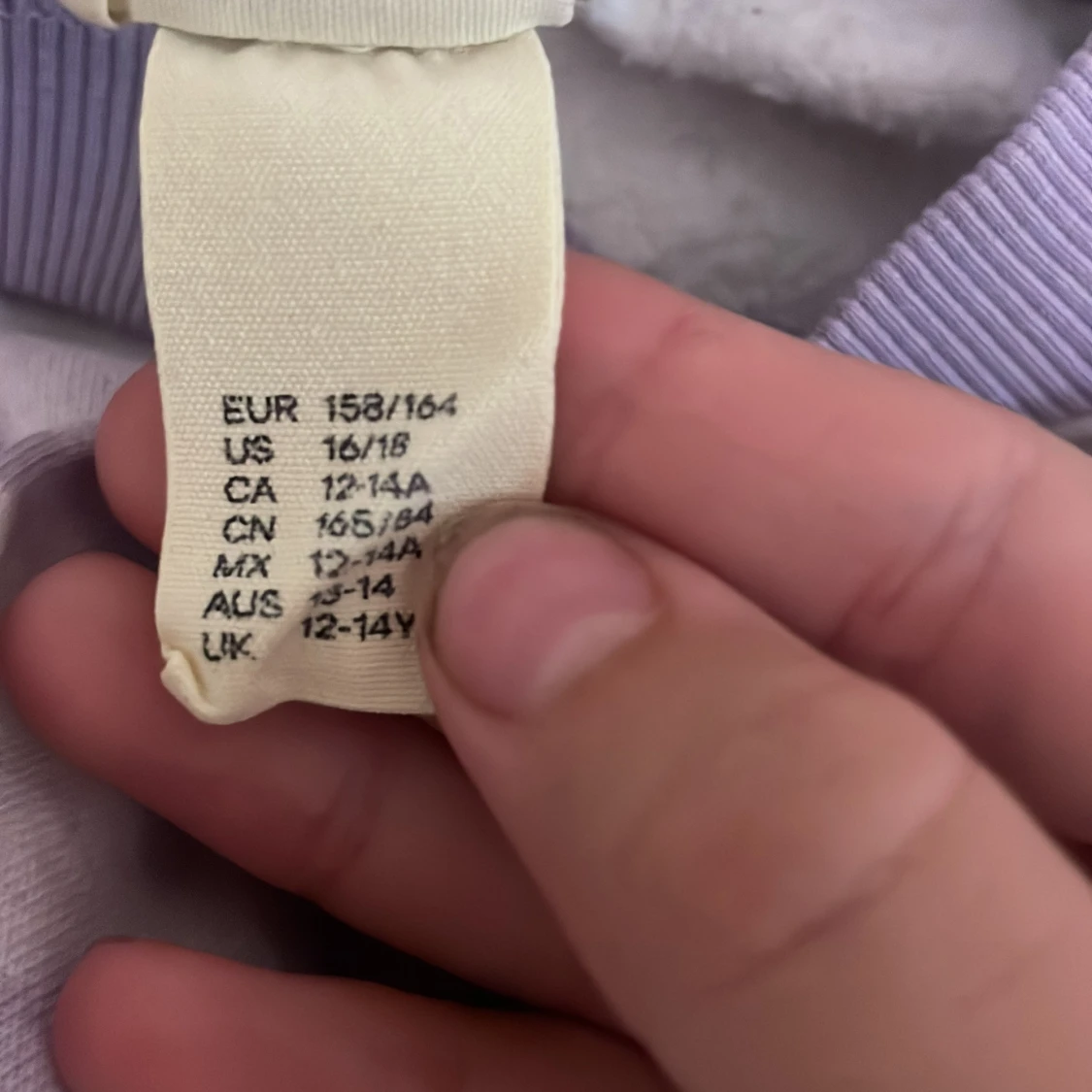 Lila och vit tie-dye sweatshirt - 2