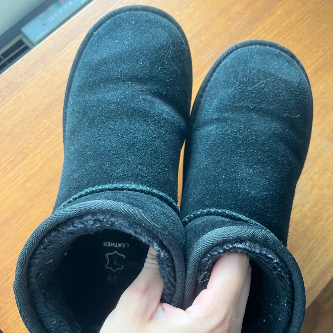 Svarta mockaboots med platt sula - 2