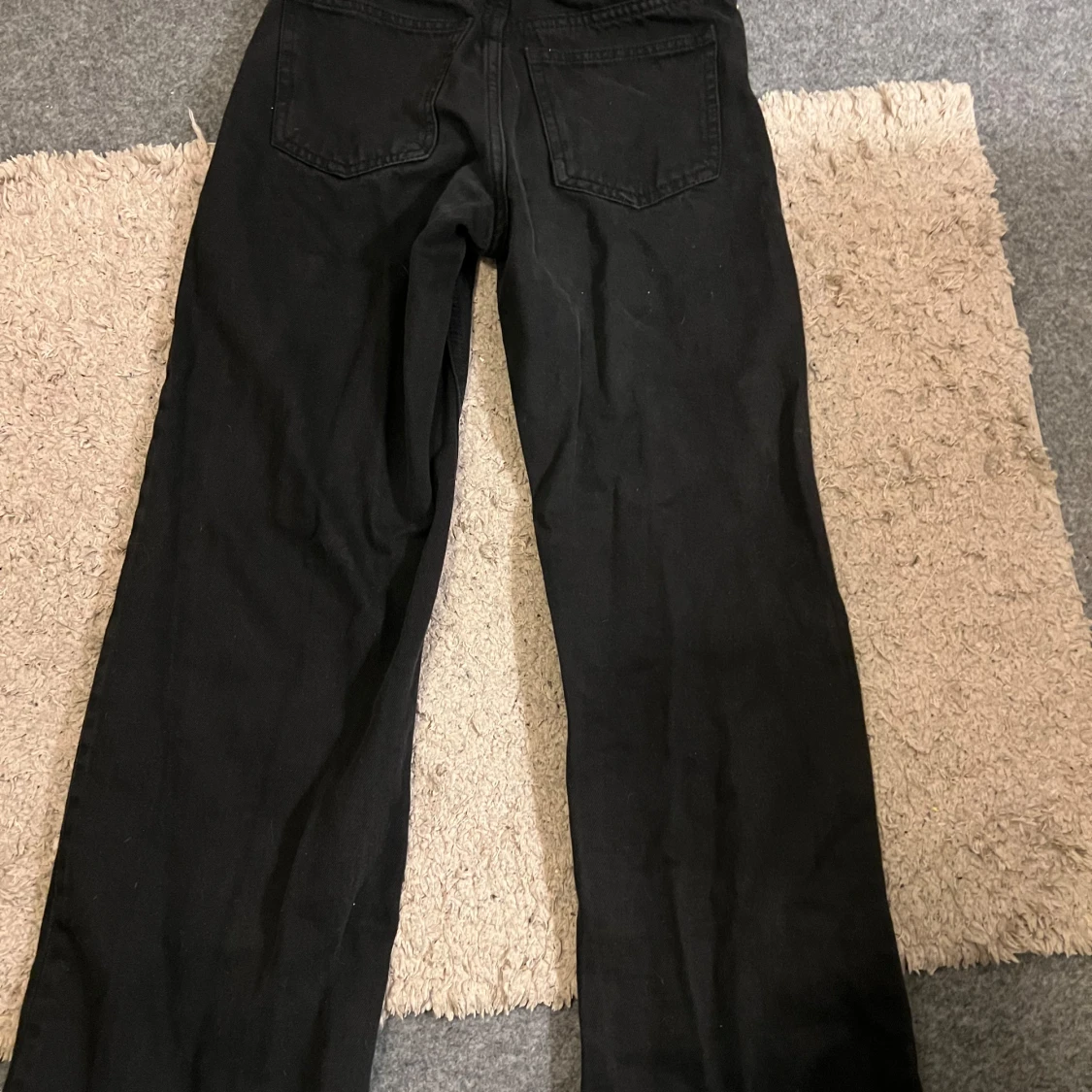 Svarta jeans från Gina tricot straight fit - 2
