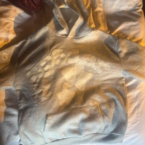 spider hoodie - grå spider hoodie inte använda tyvärr gillade inte den