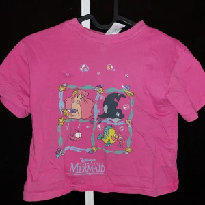 Rosa Disney The Little Mermaid t-shirt - Gullig tshirt från disney 