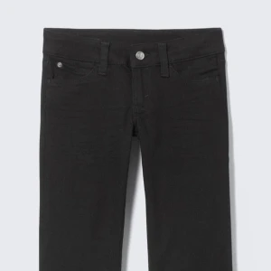 Super low jeans - Snygga svarta jeans från Cheap Monday. Använda men i fint skick. Orginalpris är 400kr, säljer då de är för korta.