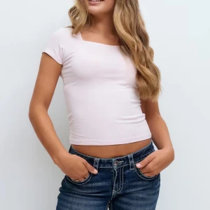 Gina t shirt  - Jättefin rosa t shirt från gina young i 158/164💗 I bra skick då den bara har andvänts en gång. Jag skulle säga att den är lite mörkare än på bilden, skriv för fler bilder☺️