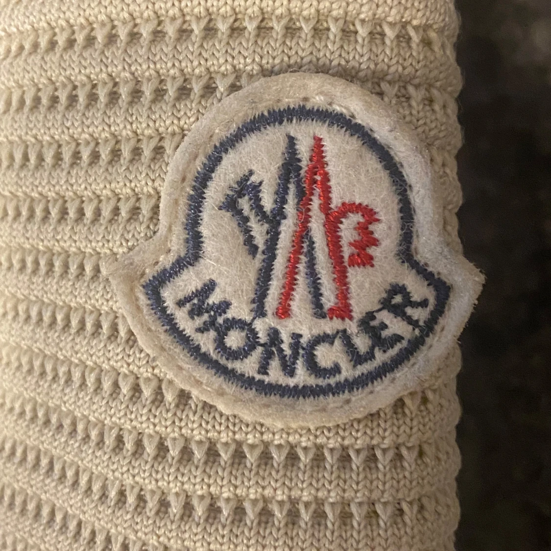 Beige Moncler pufferjacka med huva - 1
