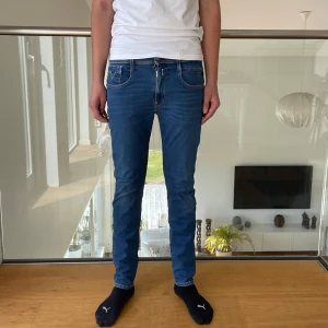 Replay Anbass jeans  - Säljer nu dessa Replay Anbass jeans, W 31 och L30 skriv för fler bilder/frågor🙌🏼