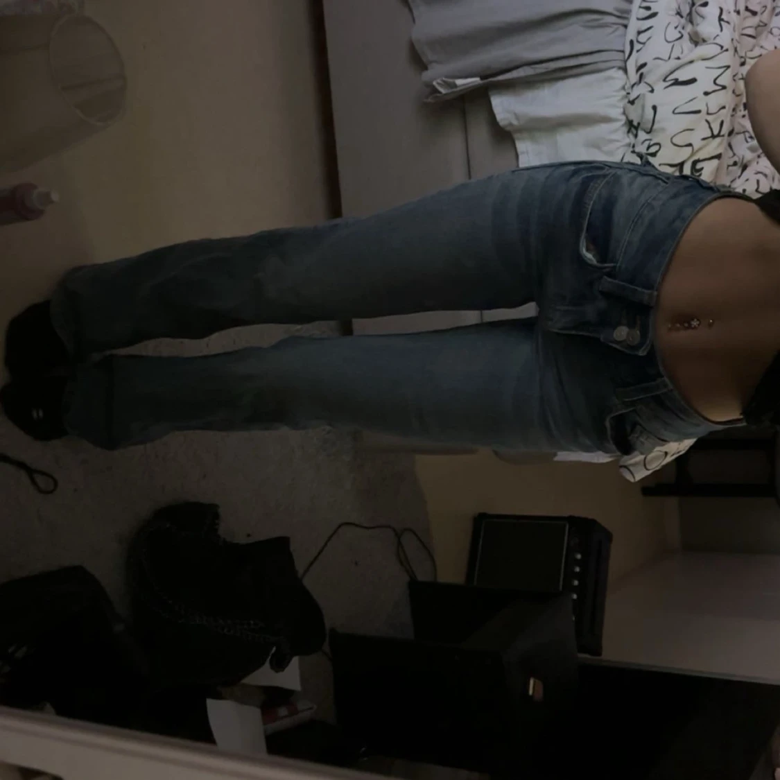 Blå bootcut jeans med låg midja