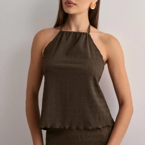 Stunning Halterneck Structure Top - Nelly - Helt ny med prislapp kvar, passade inte mig och hann inte retunera 