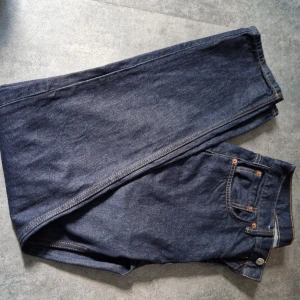 Mörkblå raka jeans  - Helt nya har inte använt dem alls. 