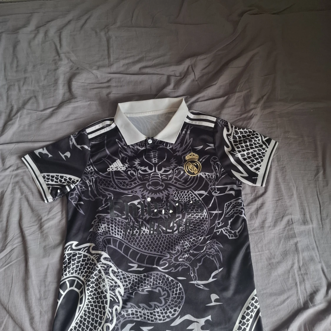 Real Madrid x Adidas svart draktröja