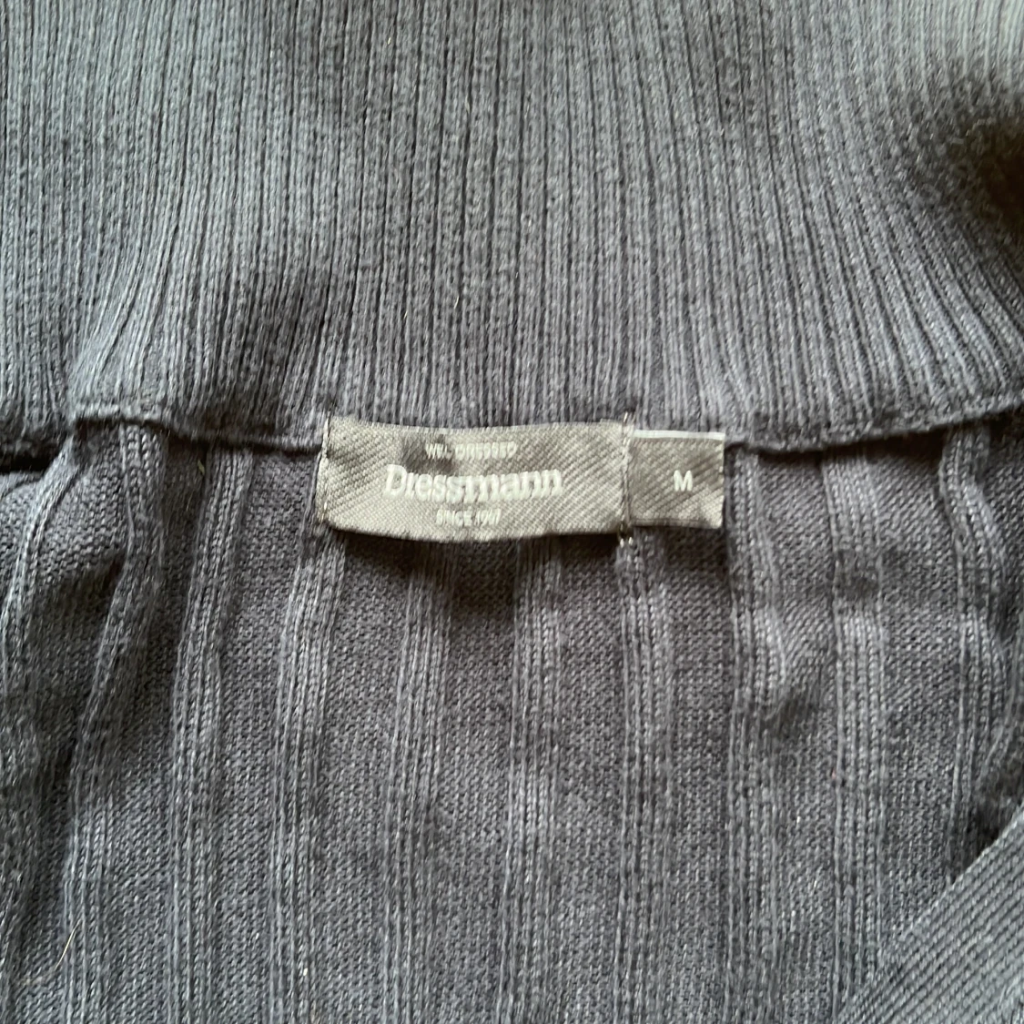 Mörkblå ribbad kofta från Dressmann - 2