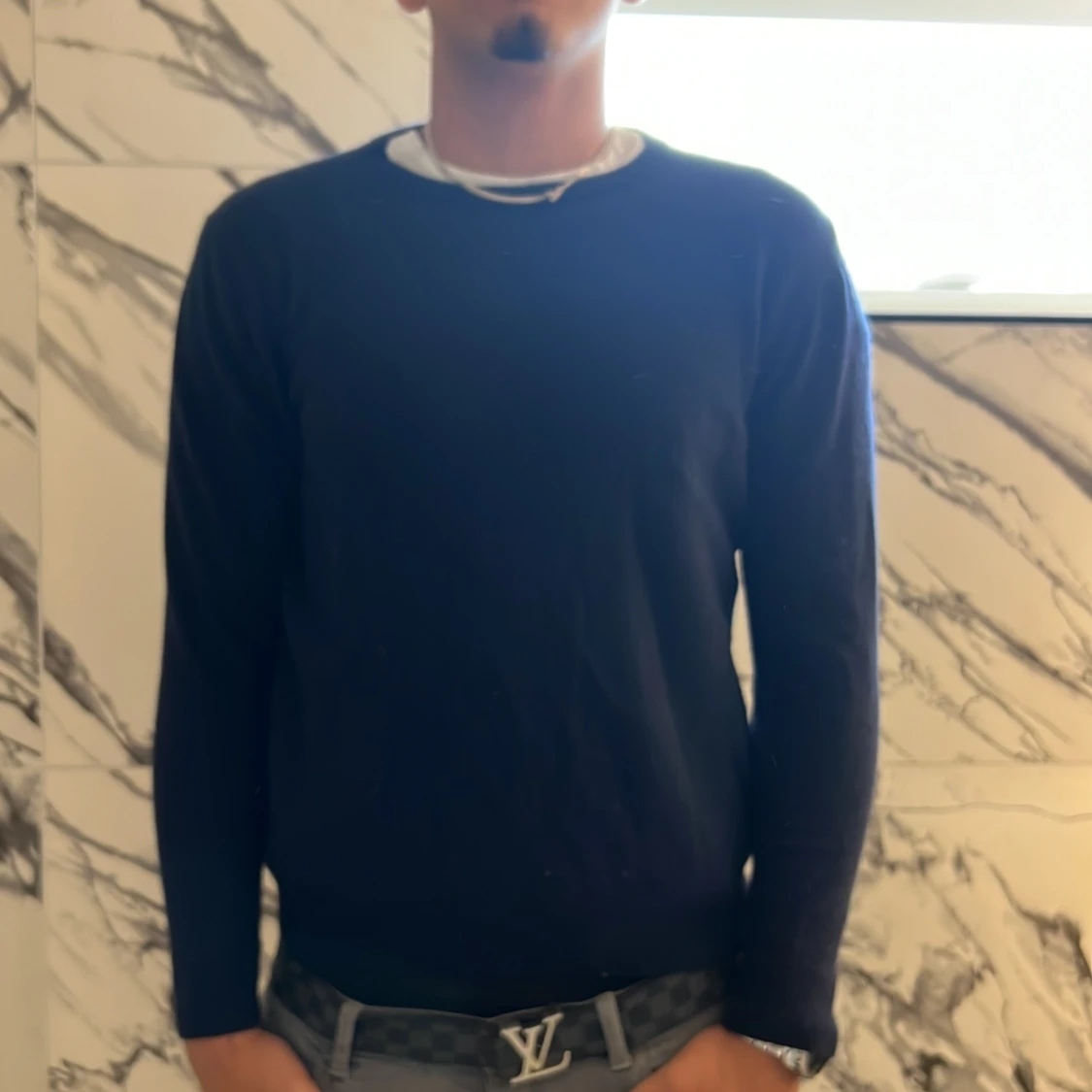 Mörkblå stickad tröja från Lagency XL