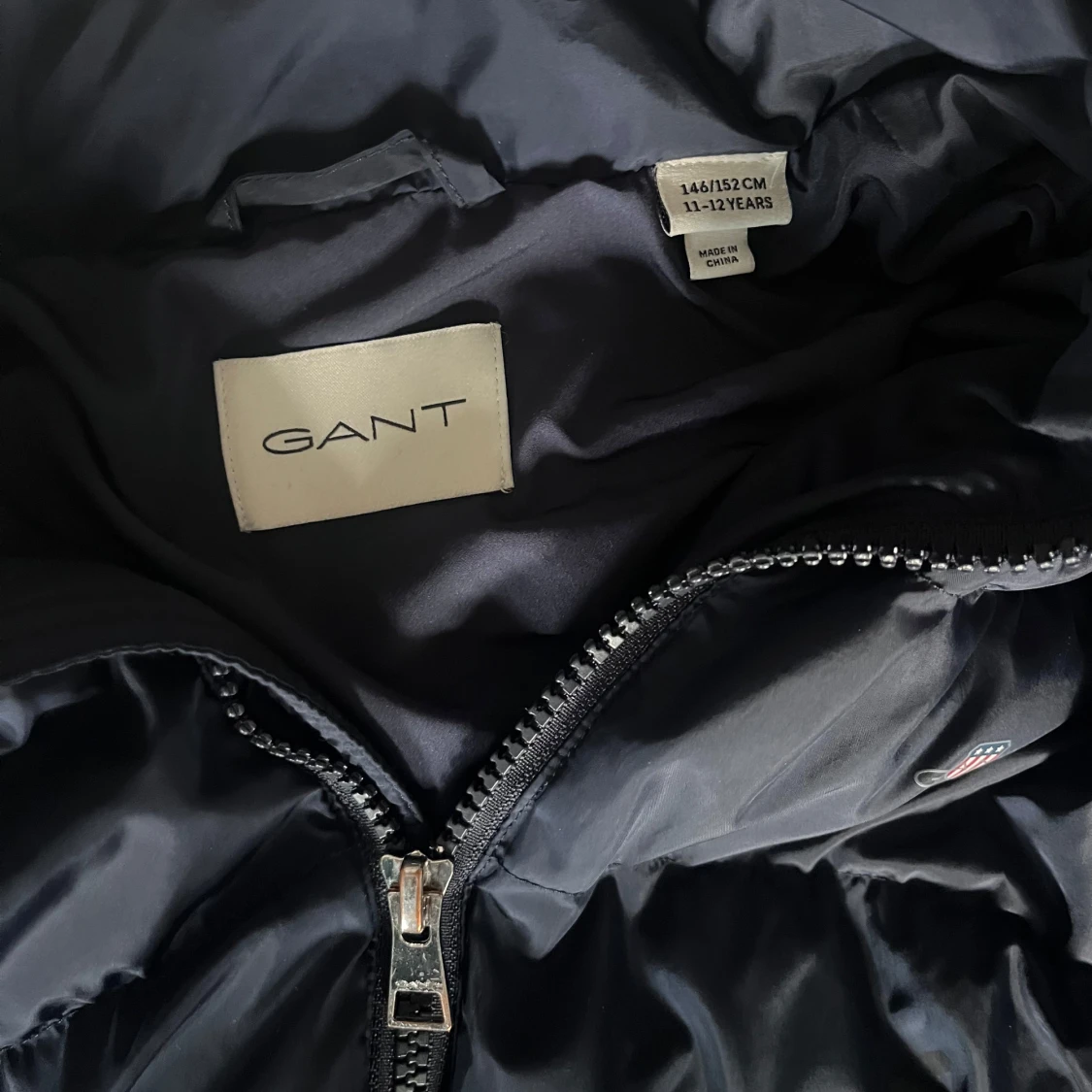 Mörkblå pufferjacka från GANT - 4