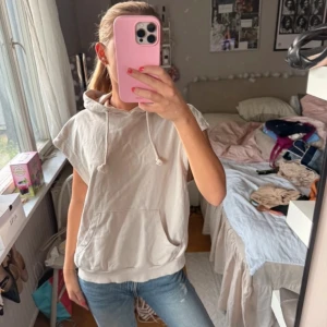 Beige hoodie  - Säljer min beiga hoodie då jag inte fått användning av den❤️