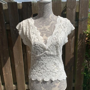 Spetströja  - Fin och mjuk Spetströja. 