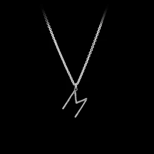 maria nilsdotter halsband  - Säljer mitt fina maria nilsdotter halsband ”wonky letter” i S. Har tappat bort kvittot men kan skicka äkthetsbevis om det önskas, box tillkommer! 💙